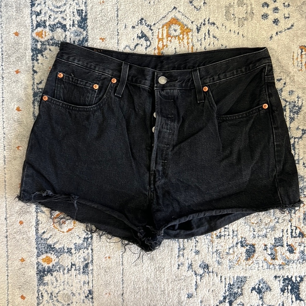 Black Levi’s 501 shorts